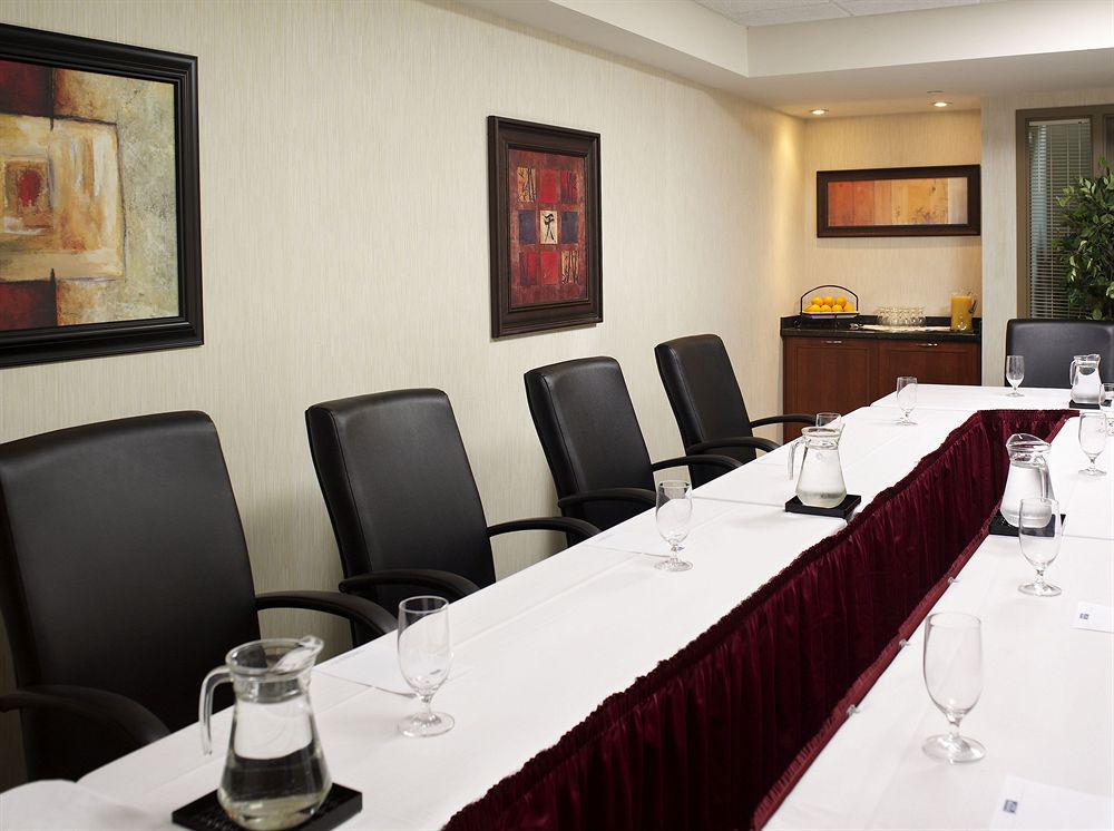 Waterfront Hotel Downtown Burlington Kemudahan gambar